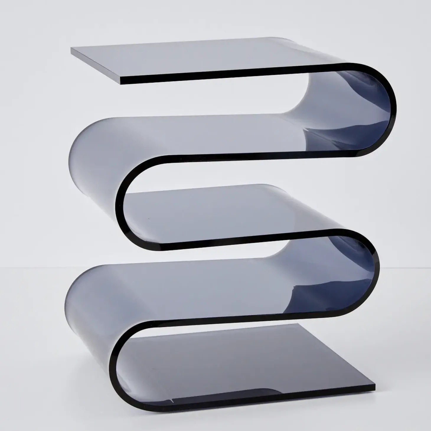 Outlet GigiandTom S Bend Acrylic Side Table Grey